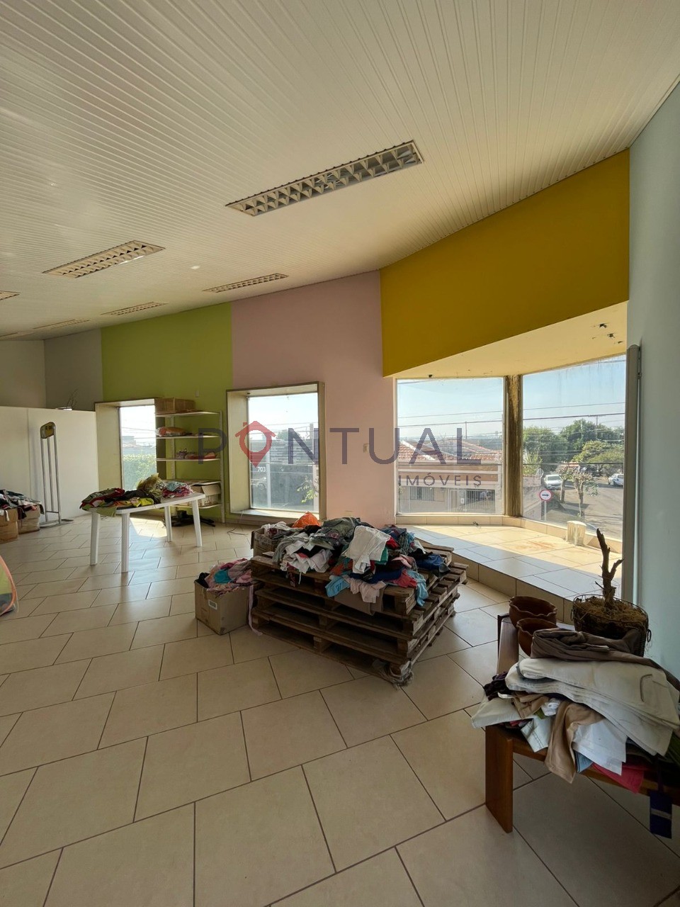 Salão comercial em Marília para venda ou aluguel, 278m² no Jardim Maria Izabel. Venha visitar