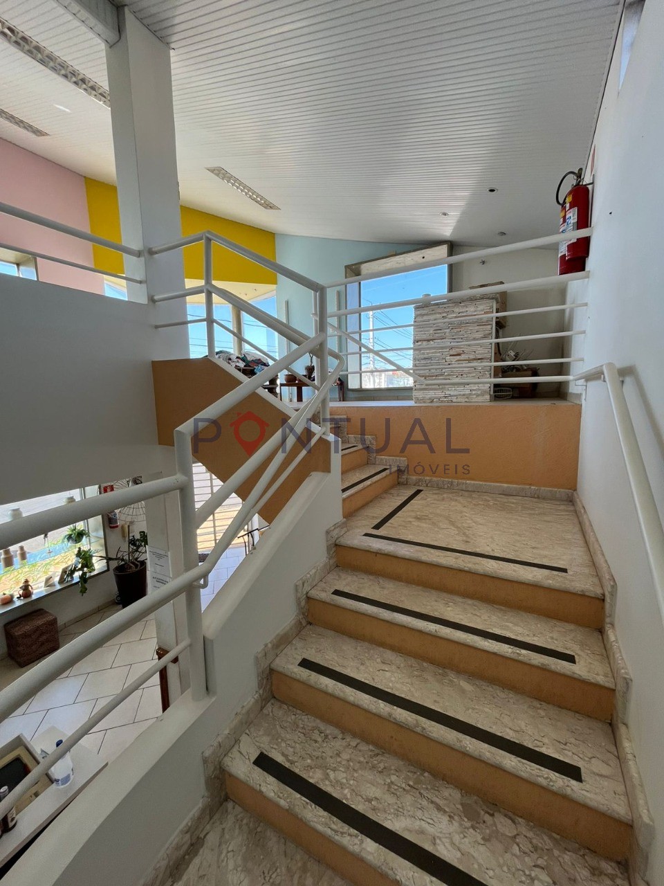 Salão comercial em Marília para venda ou aluguel, 278m² no Jardim Maria Izabel. Venha visitar