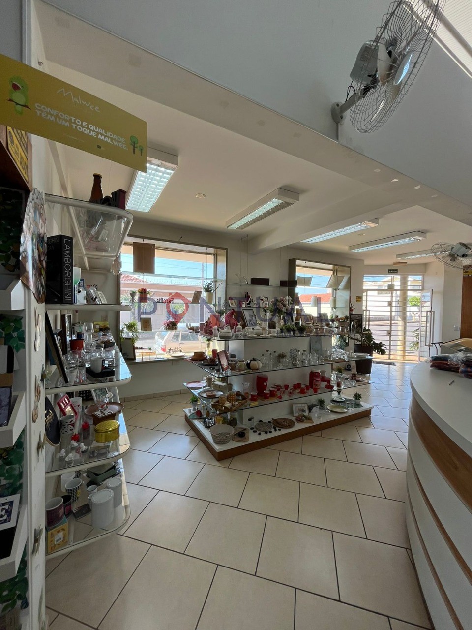 Salão comercial em Marília para venda ou aluguel, 278m² no Jardim Maria Izabel. Venha visitar