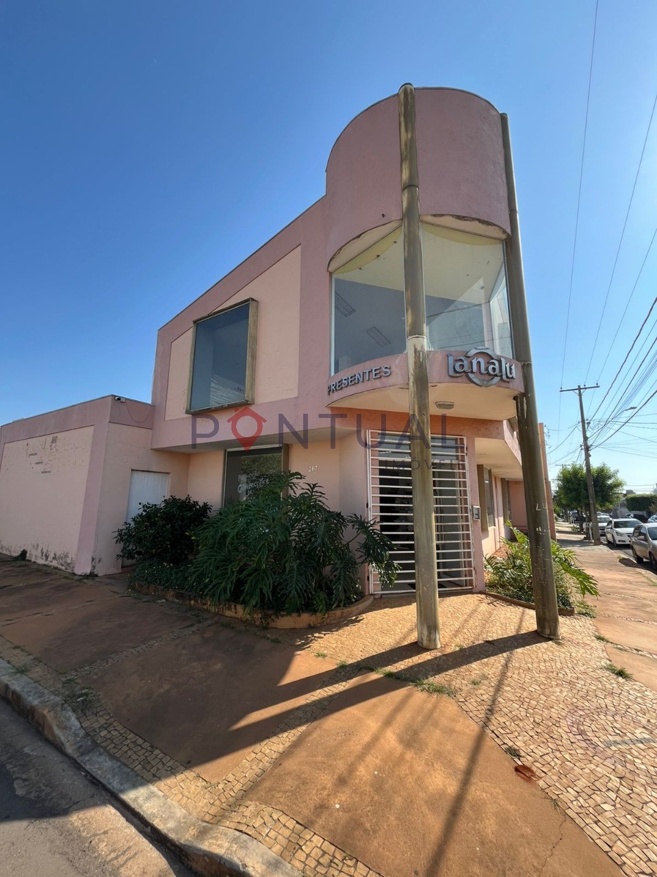 Salão comercial em Marília para venda ou aluguel, 278m² no Jardim Maria Izabel. Venha visitar