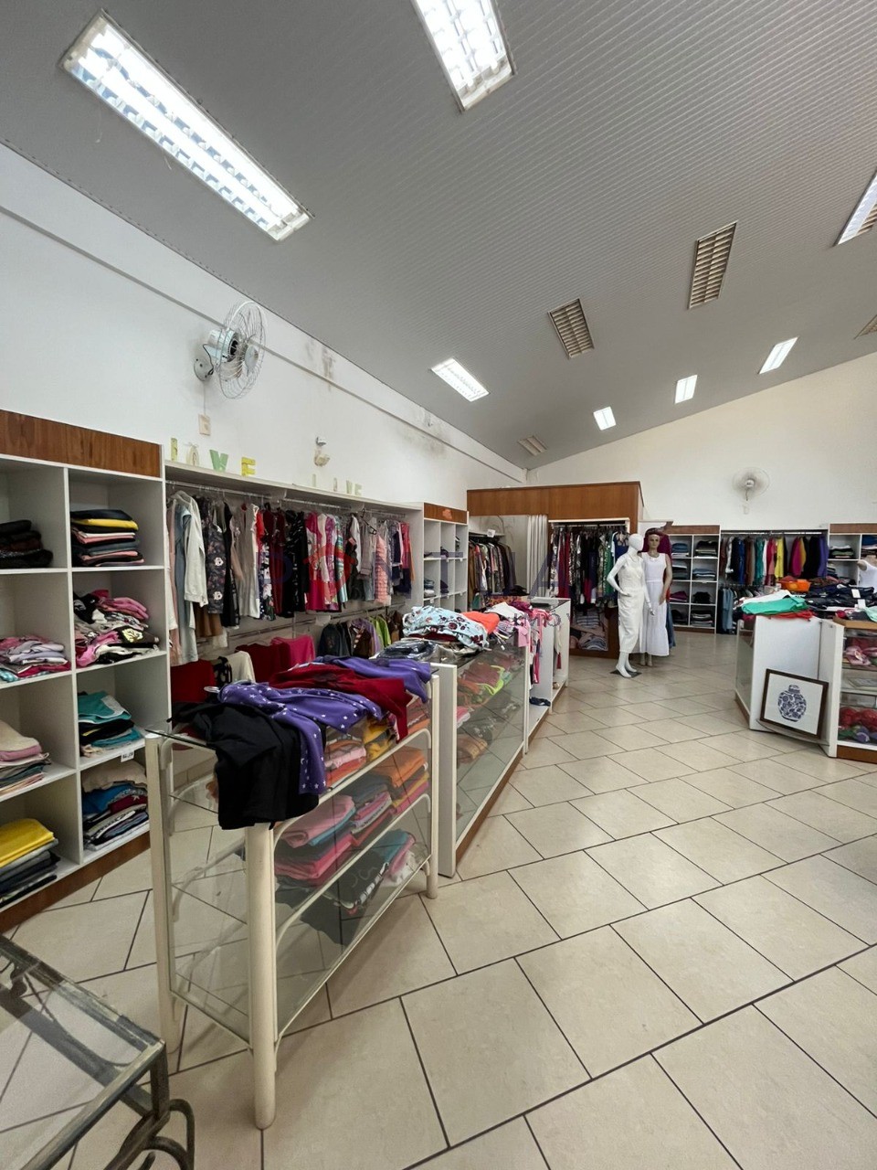 Salão comercial em Marília para venda ou aluguel, 278m² no Jardim Maria Izabel. Venha visitar