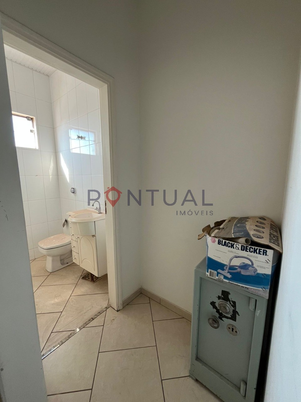 Salão comercial em Marília para venda ou aluguel, 278m² no Jardim Maria Izabel. Venha visitar