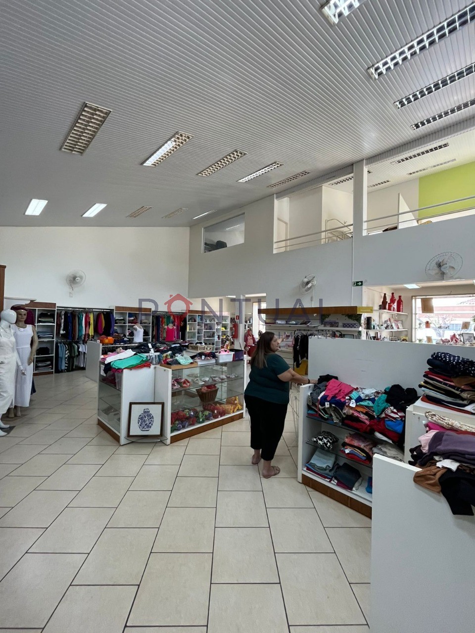 Salão comercial em Marília para venda ou aluguel, 278m² no Jardim Maria Izabel. Venha visitar