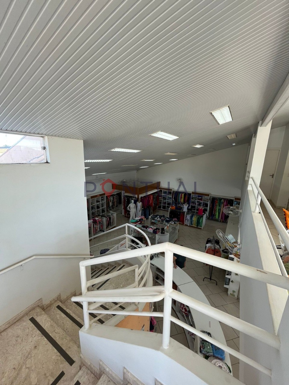 Salão comercial em Marília para venda ou aluguel, 278m² no Jardim Maria Izabel. Venha visitar