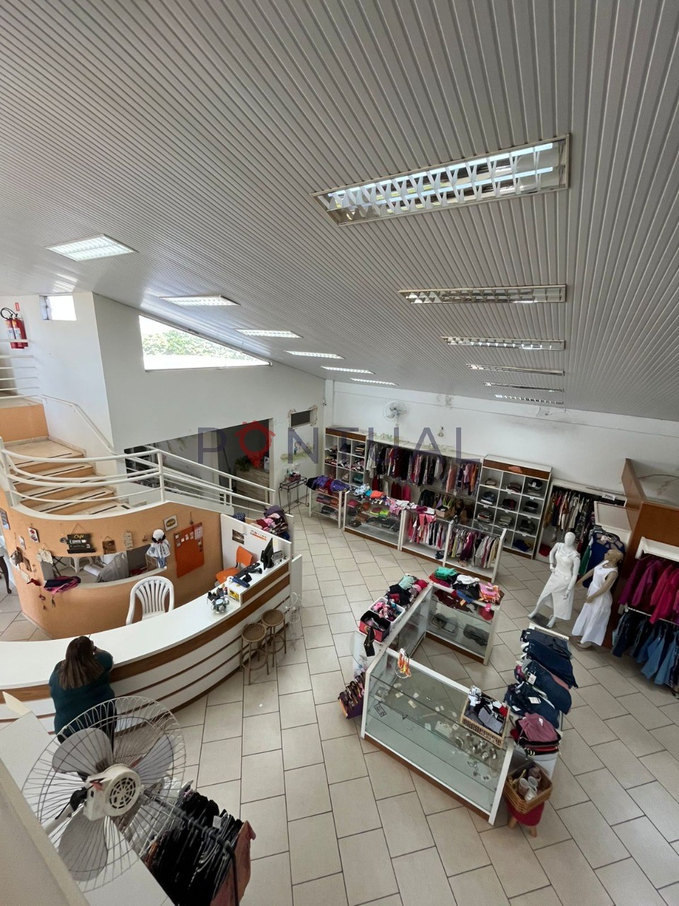 Salão comercial em Marília para venda ou aluguel, 278m² no Jardim Maria Izabel. Venha visitar