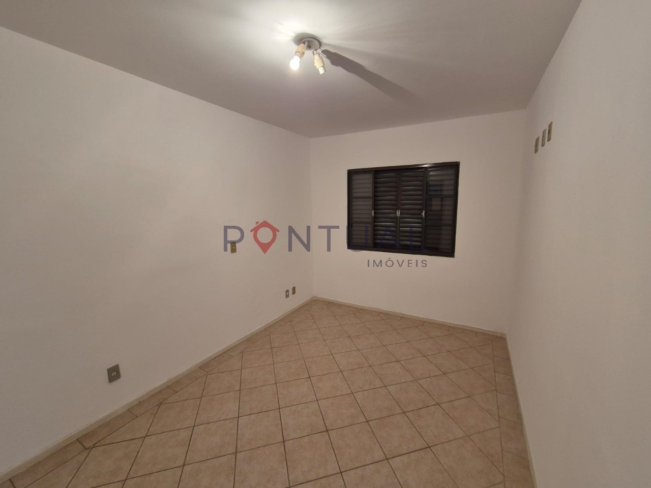 Apartamento para alugar em Marília no Edifício Portland. Visite, negocie e alugue com a Pontual Imóveis uma das melhores imobiliárias em Marília SP