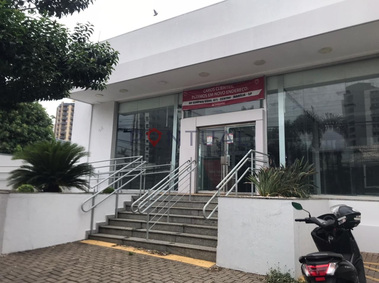 Amplo Imóvel Comercial para alugar localizado em charmosa esquina de Marília. Agende uma visita!
