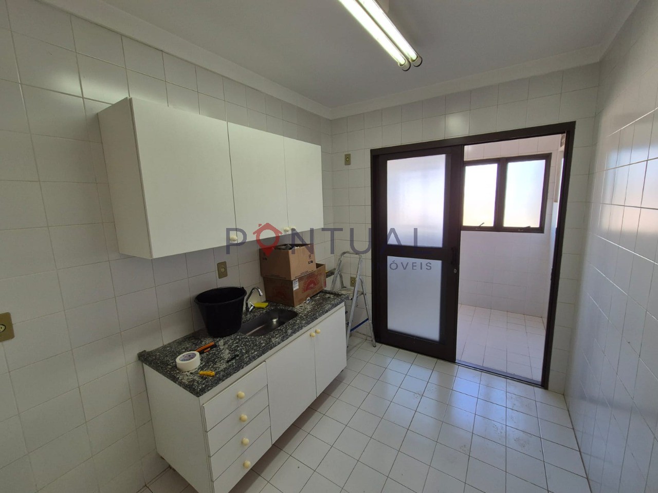 Apartamento para alugar em Marília no Edifício Portland. Visite, negocie e alugue com a Pontual Imóveis uma das melhores imobiliárias em Marília SP