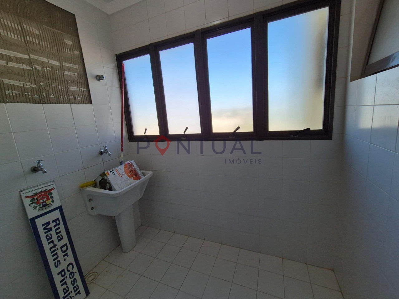 Apartamento para alugar em Marília no Edifício Portland. Visite, negocie e alugue com a Pontual Imóveis uma das melhores imobiliárias em Marília SP