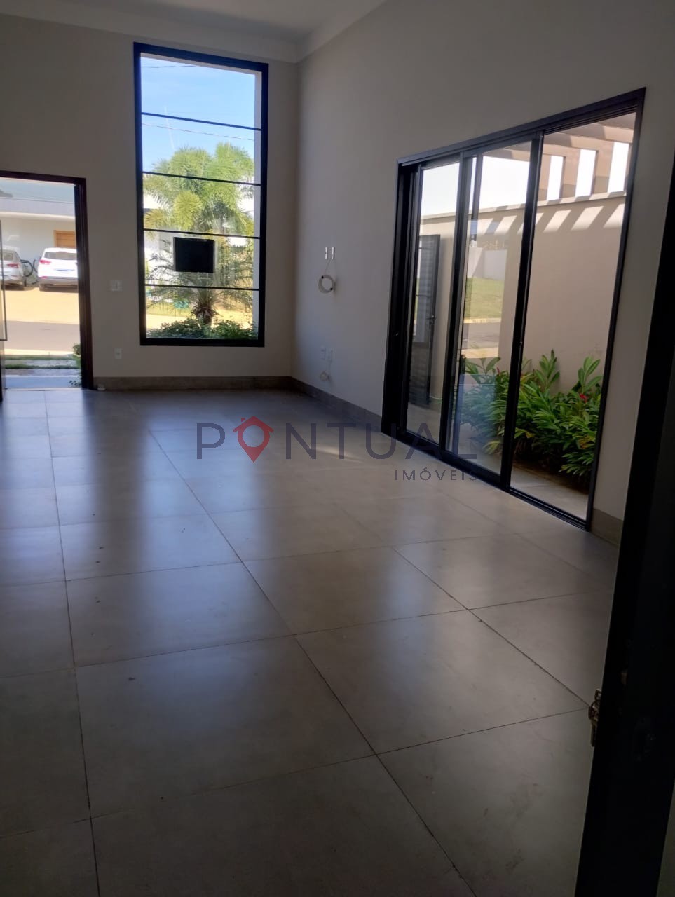 Casa à venda em Marília em condomínio fechado! Venha conhecer!