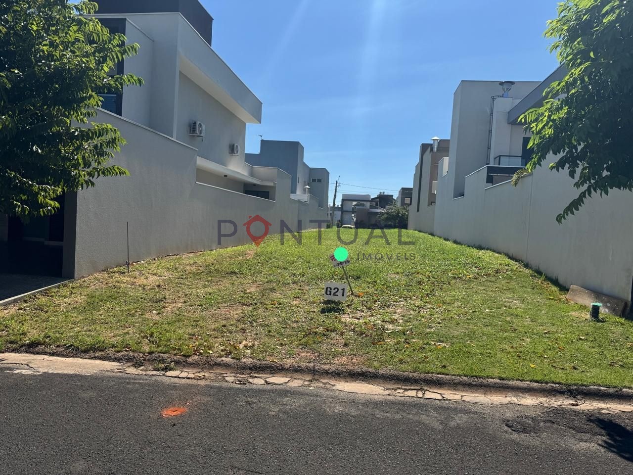 Terreno à venda em marília no condomínio fechado villa flora