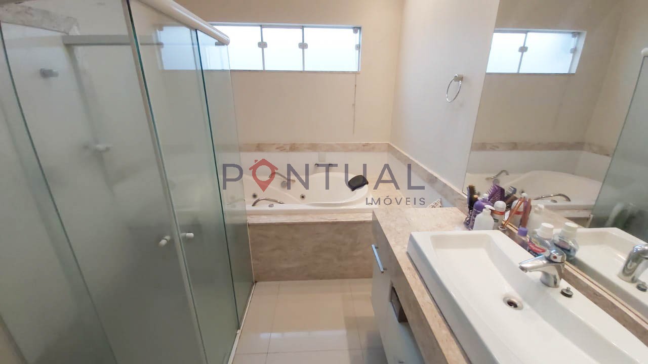 Casa de luxo em condomínio para alugar no Garden Park em Marília. Agende sua visita!