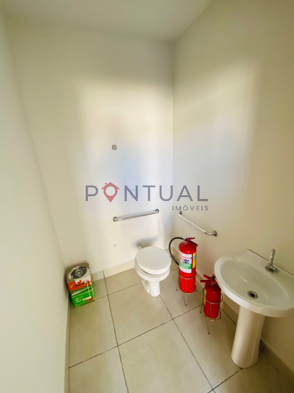 Salão comercial aluguel Centro Marília 60m² 2 banheiros R$ 2.100 ideal para negócios -Conheça e alugue com Pontual Imóveis sua imobiliária em Marília