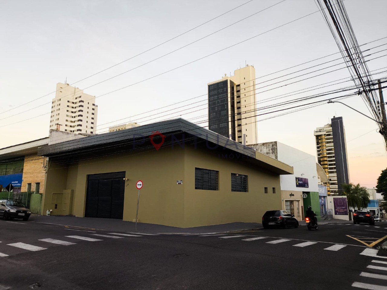 Barracão comercial aluguel Centro Marília 420m² R$ 6.000 aceita negociação agende visita - Pontual Imóveis sua imobiliária em Marília de confiança!
