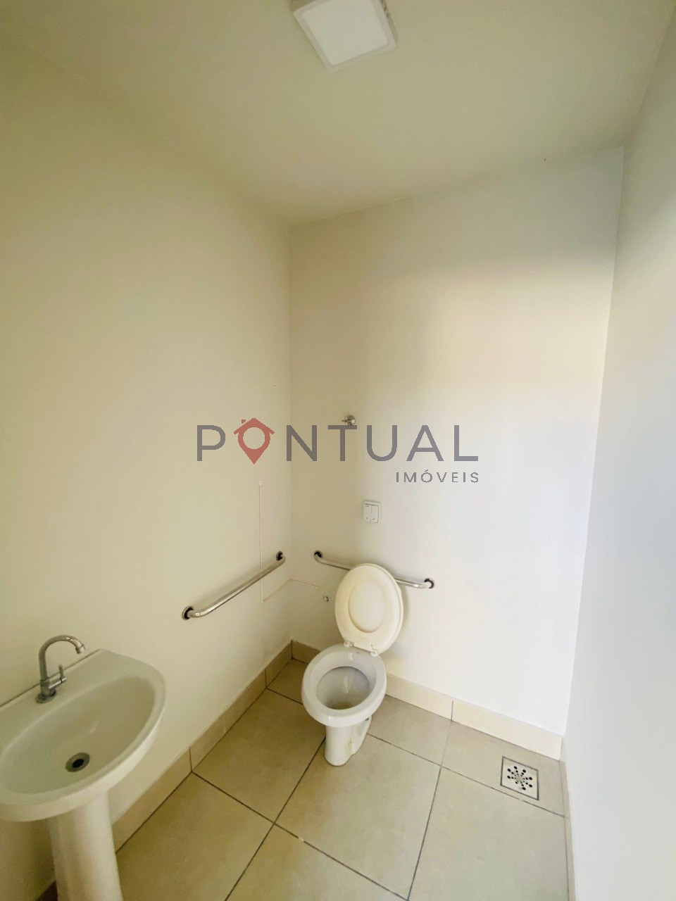 Salão comercial aluguel Centro Marília 60m² 2 banheiros R$ 2.100 ideal para negócios -Conheça e alugue com Pontual Imóveis sua imobiliária em Marília