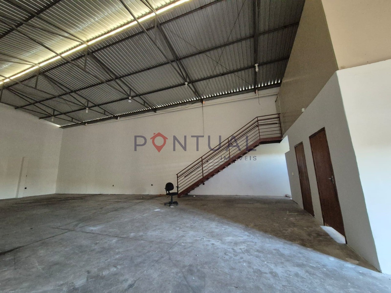 Aluguel de barracão comercial no centro de marília-sp: 250m²