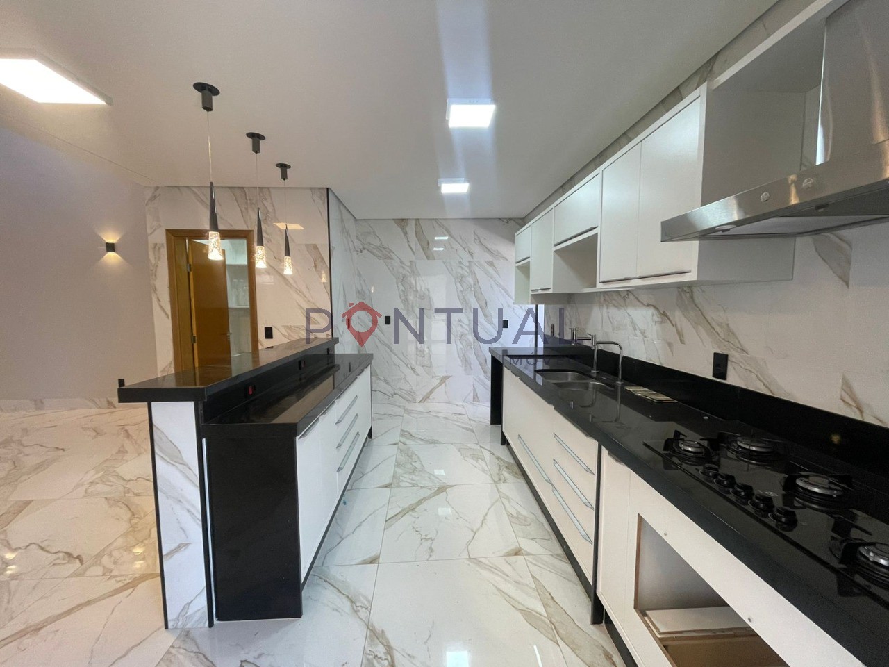 Casa de Luxo para Locação no Village Damha em Marília-SP: 3 Suítes, Amplo Espaço, Área de Lazer Completa!