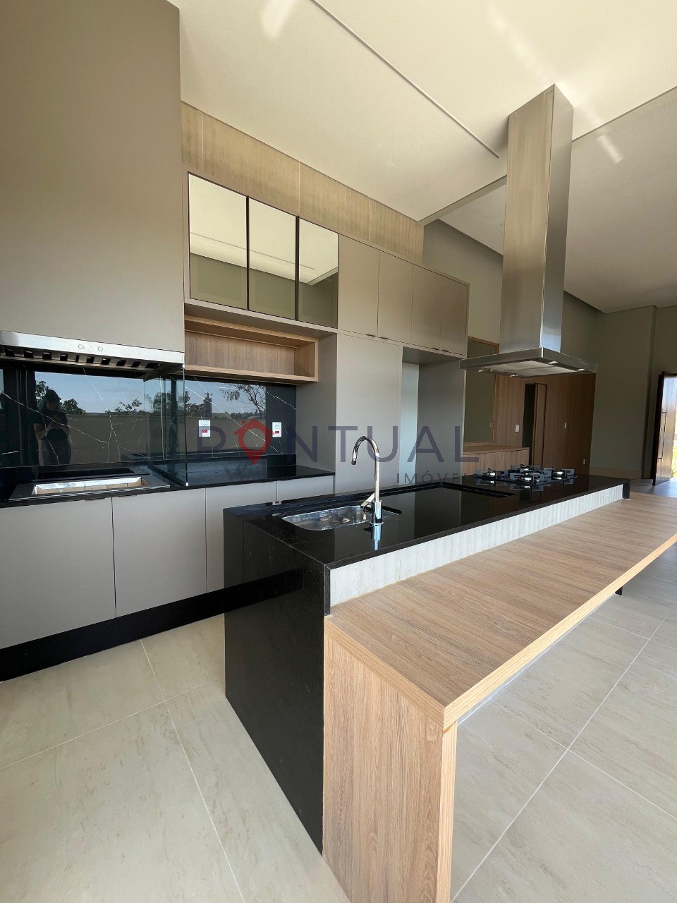 Casa em condomínio de luxo com 3 suítes no jardim tropical, 
