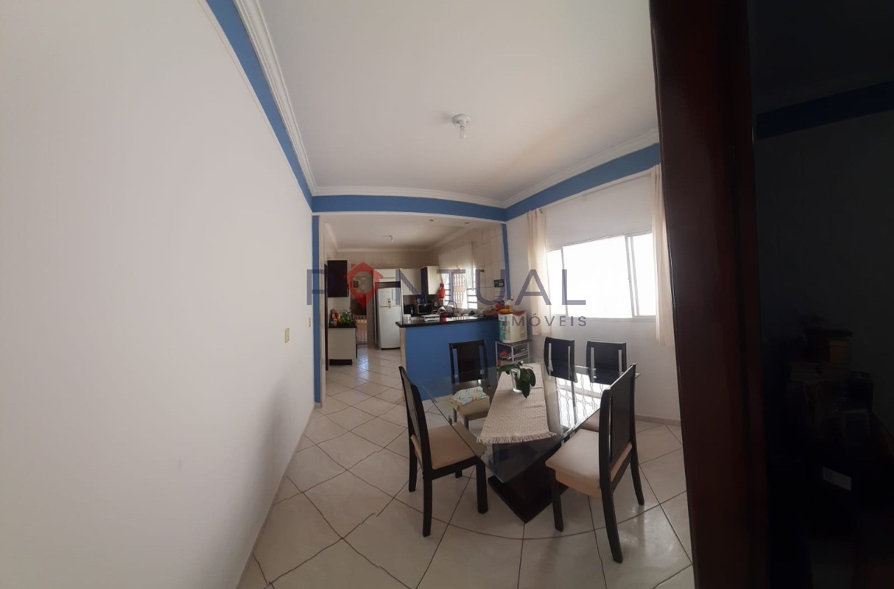Casa à venda em marília-sp: 3 quartos, 1 suíte, 2 salas, 3 b