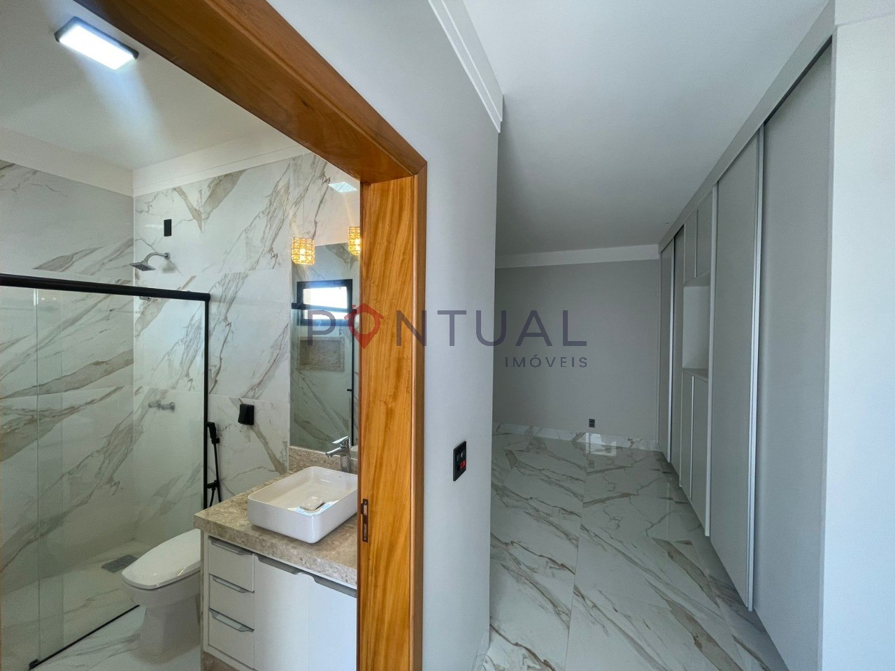 Casa de Luxo para Locação no Village Damha em Marília-SP: 3 Suítes, Amplo Espaço, Área de Lazer Completa!