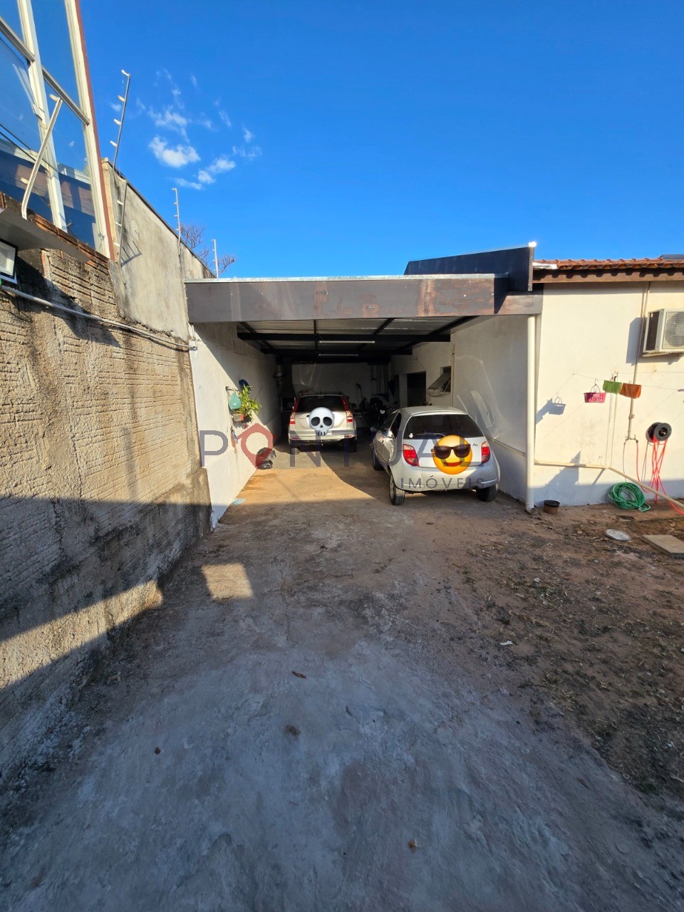 Maravilhosa casa à venda: 3 quartos, 1 suíte, sala ampla, 2 