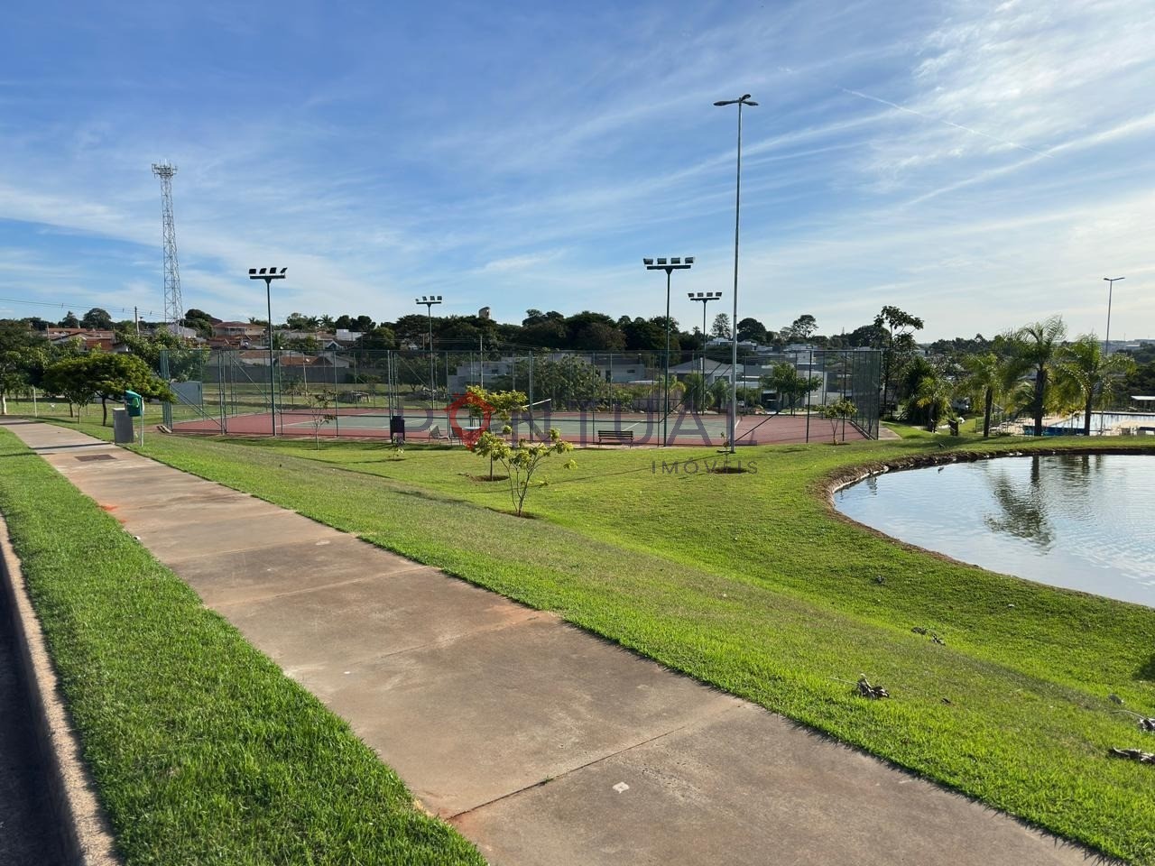 Casa de Luxo para Locação no Village Damha em Marília-SP: 3 Suítes, Amplo Espaço, Área de Lazer Completa!