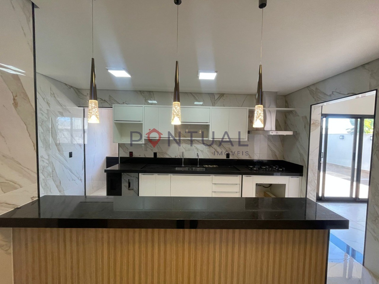 Casa de Luxo para Locação no Village Damha em Marília-SP: 3 Suítes, Amplo Espaço, Área de Lazer Completa!