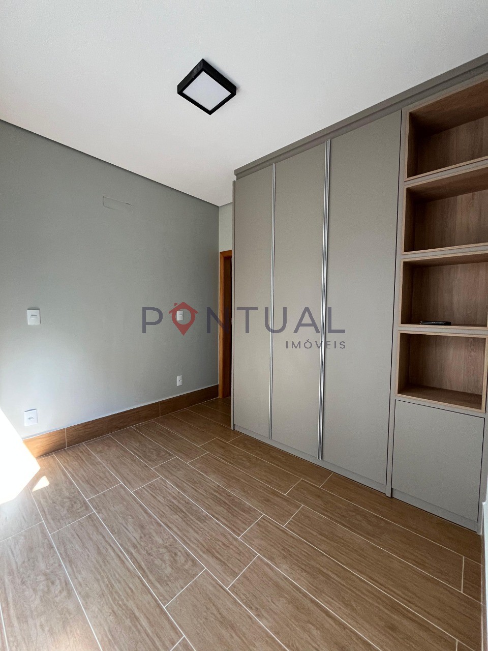 Casa em condomínio de luxo com 3 suítes no jardim tropical, 