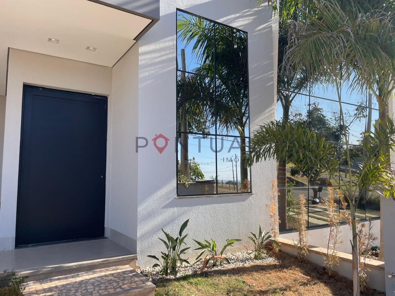 Viva em Luxo e Conforto: - Condomínio Fechado!