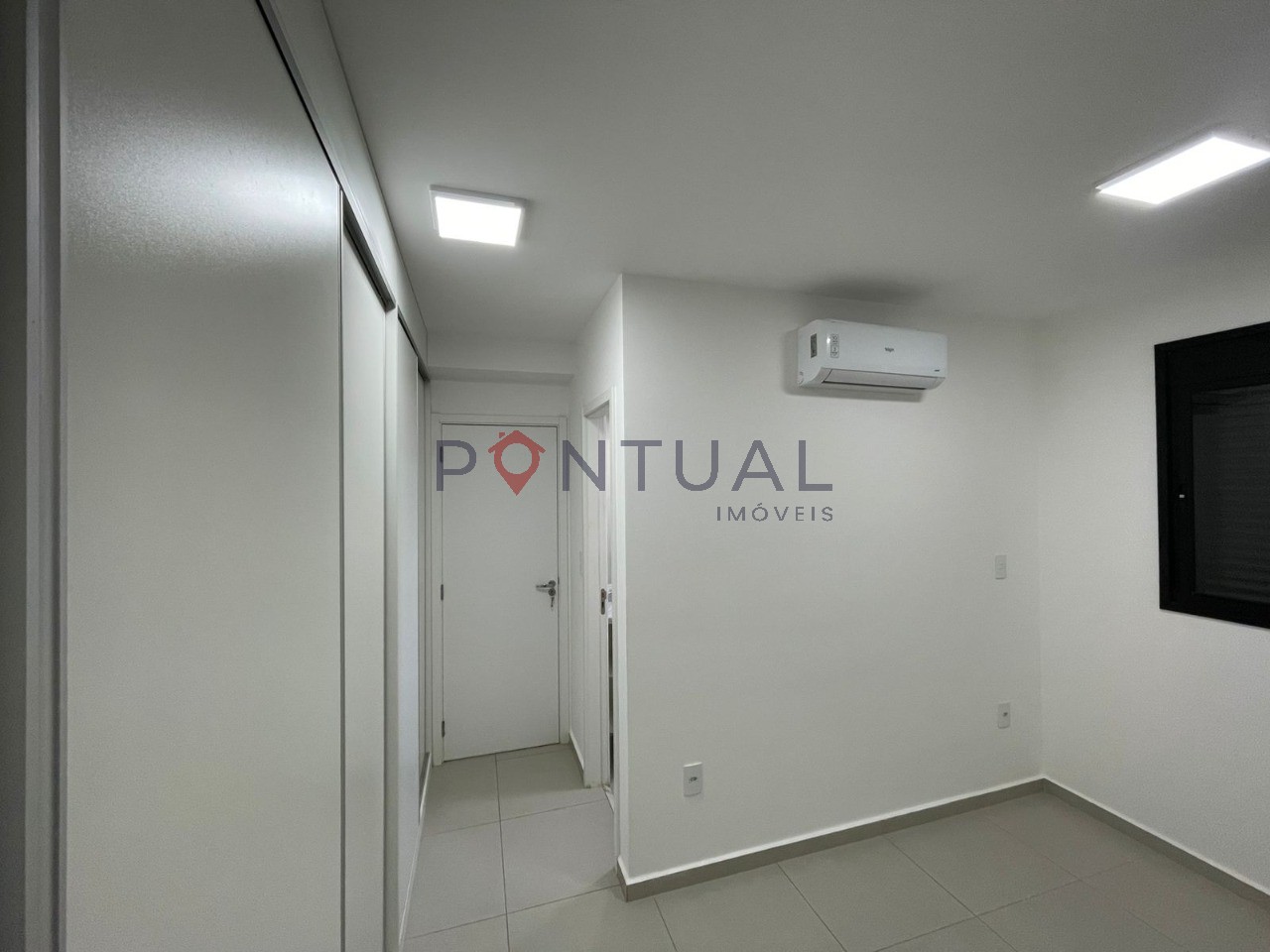 Apartamento para Locação - Luxo no Parque das Indústrias, Marília-SPEspaço de 84m², 2 quartos, 1 suíte, sala ampla, 2 banheiros, vaga de garagem. Ambientes planejados e infraestrutura completa.