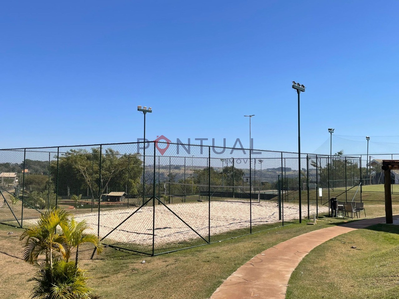 Casa à venda no Condomínio Village Damha, Marília ? 3 dorms (2 suítes), 192 m², piscina e energia solar Pontual Imóveis