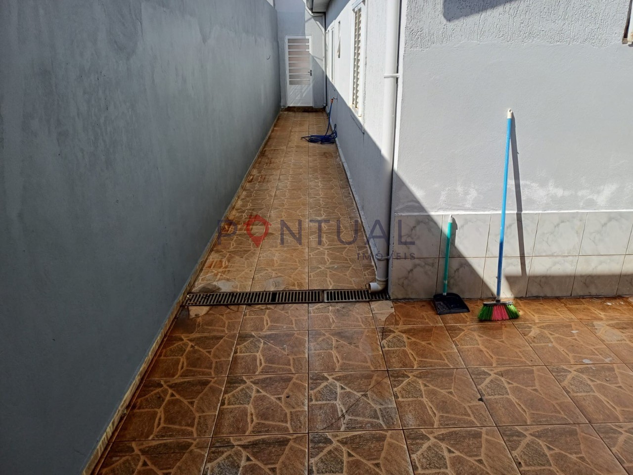 Casa à Venda - Santa Antonieta: 2 Quartos, 1 Suíte, Sala, 2 Banheiros, Garagem e Churrasqueira!