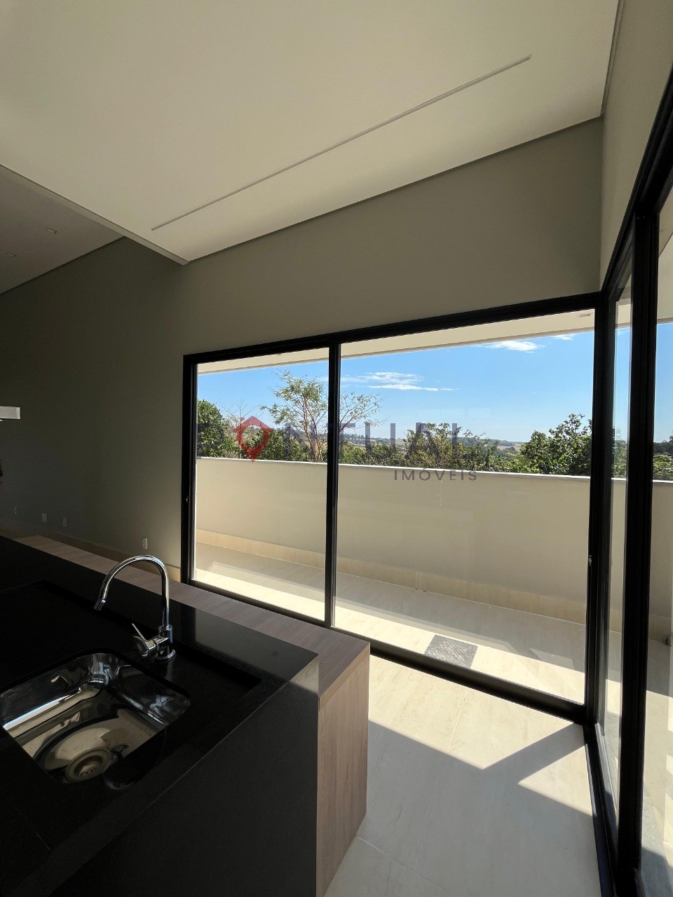 Casa em condomínio de luxo com 3 suítes no jardim tropical, 