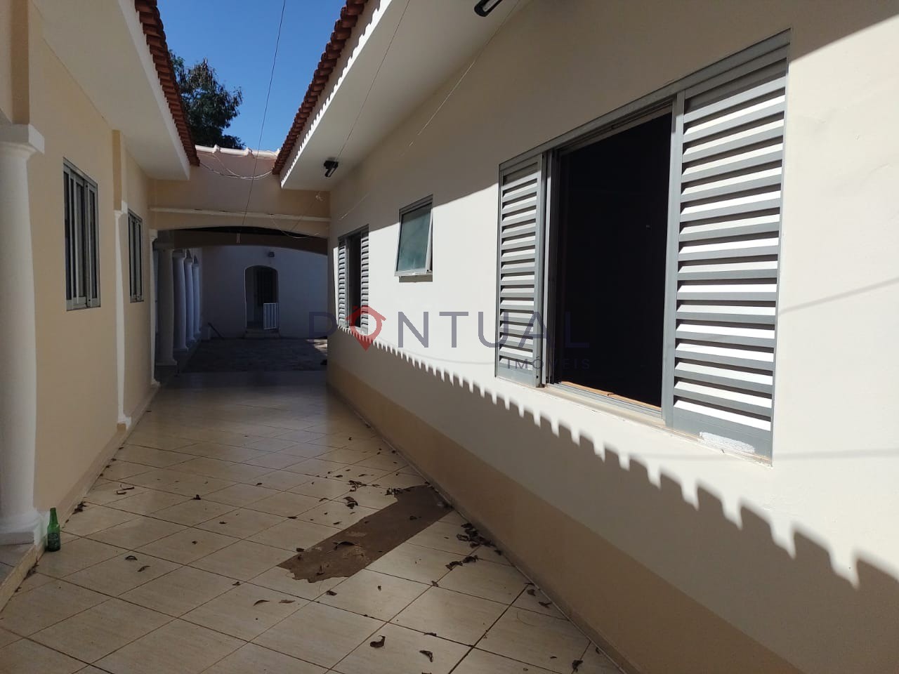 Casa à venda em Marília-SP, Jardim Aquárius: 3 quartos, 1 suite, 3 salas, 3 banheiros, 2 vagas de garagem, 291,00 m² de área.