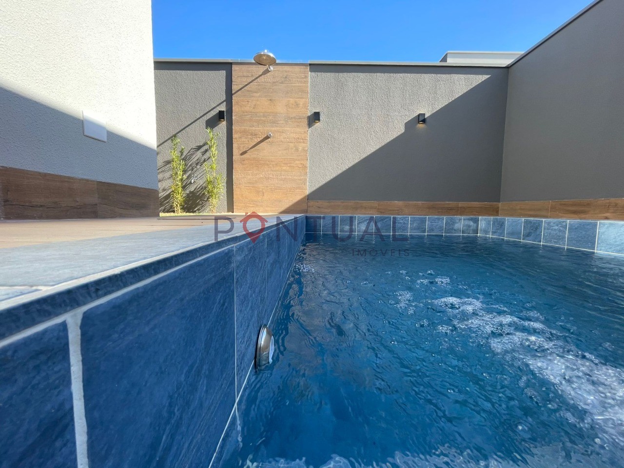 Viva em Luxo e Conforto: - Condomínio Fechado!