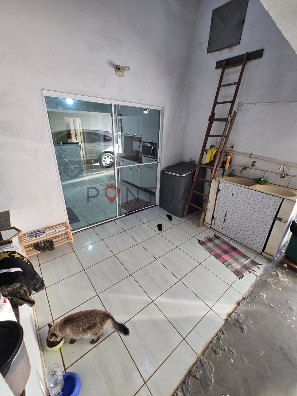 Maravilhosa casa à venda: 3 quartos, 1 suíte, sala ampla, 2 