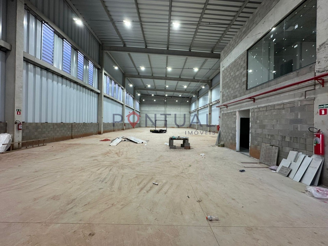 Galpão comercial de alto padrão para alugar - foto 2