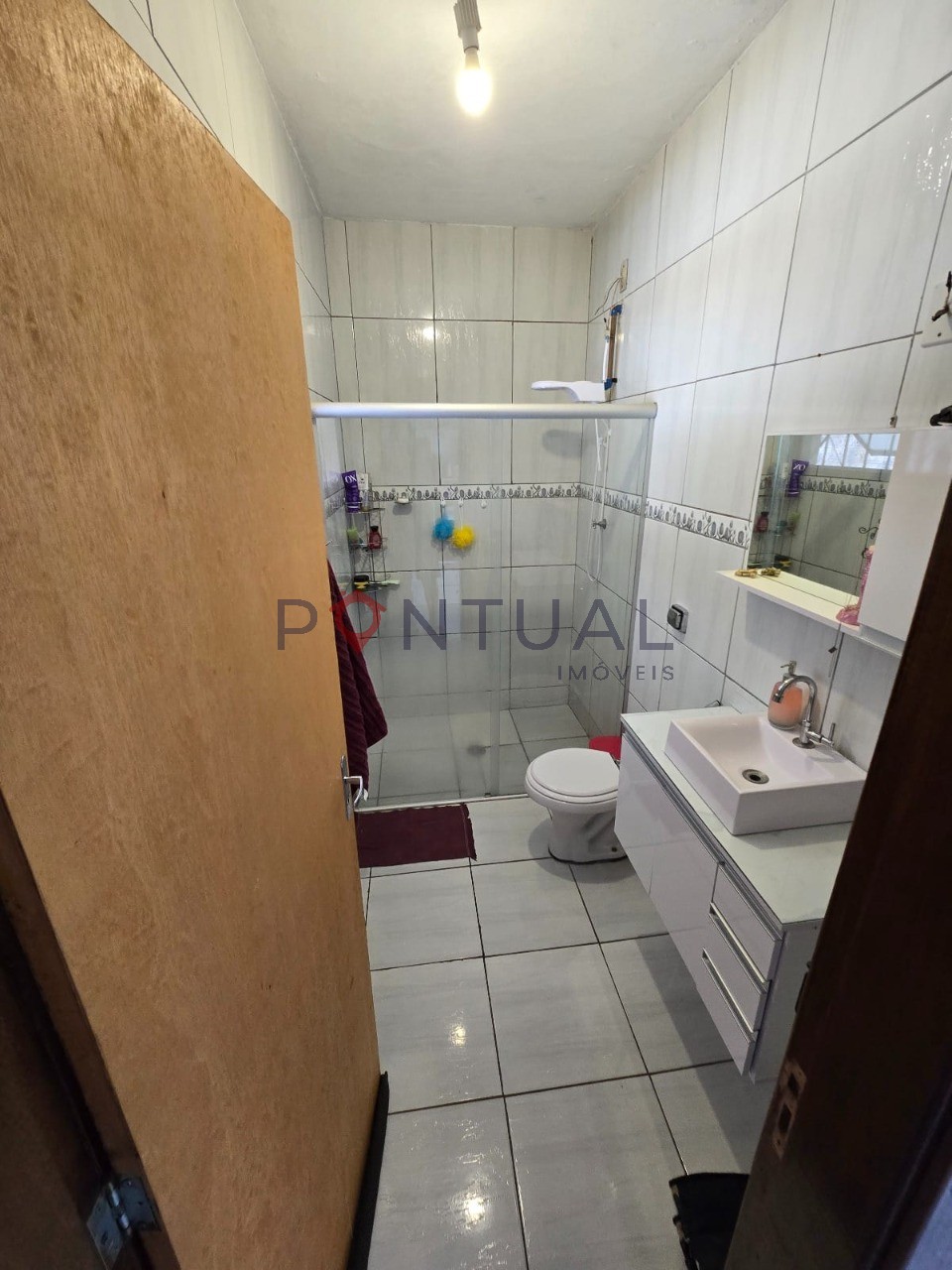 Maravilhosa casa à venda: 3 quartos, 1 suíte, sala ampla, 2 