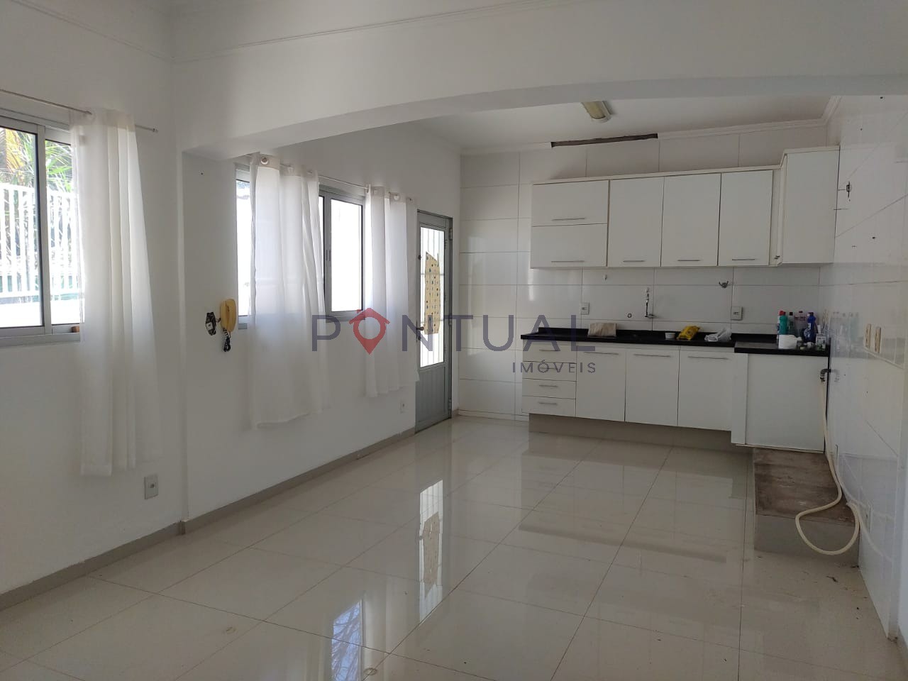 Casa à venda em Marília-SP, Jardim Aquárius: 3 quartos, 1 suite, 3 salas, 3 banheiros, 2 vagas de garagem, 291,00 m² de área.