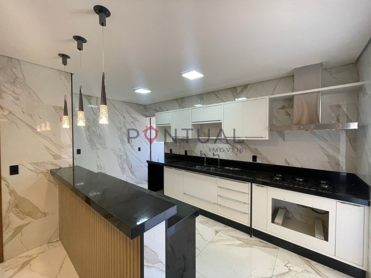 Casa de Luxo para Locação no Village Damha em Marília-SP: 3 Suítes, Amplo Espaço, Área de Lazer Completa!