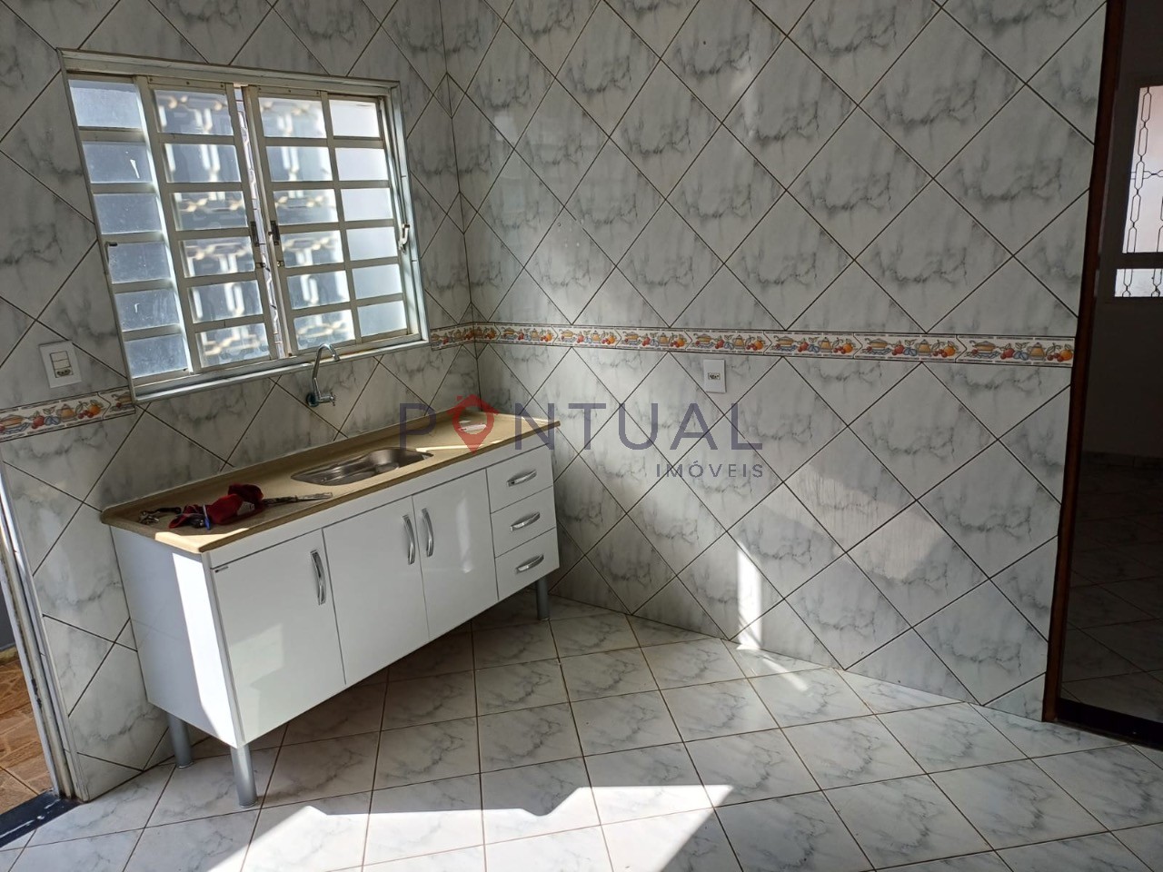 Casa à Venda - Santa Antonieta: 2 Quartos, 1 Suíte, Sala, 2 Banheiros, Garagem e Churrasqueira!