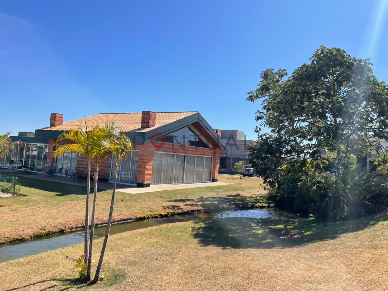 Casa de Luxo para Locação no Village Damha em Marília-SP: 3 Suítes, Amplo Espaço, Área de Lazer Completa!