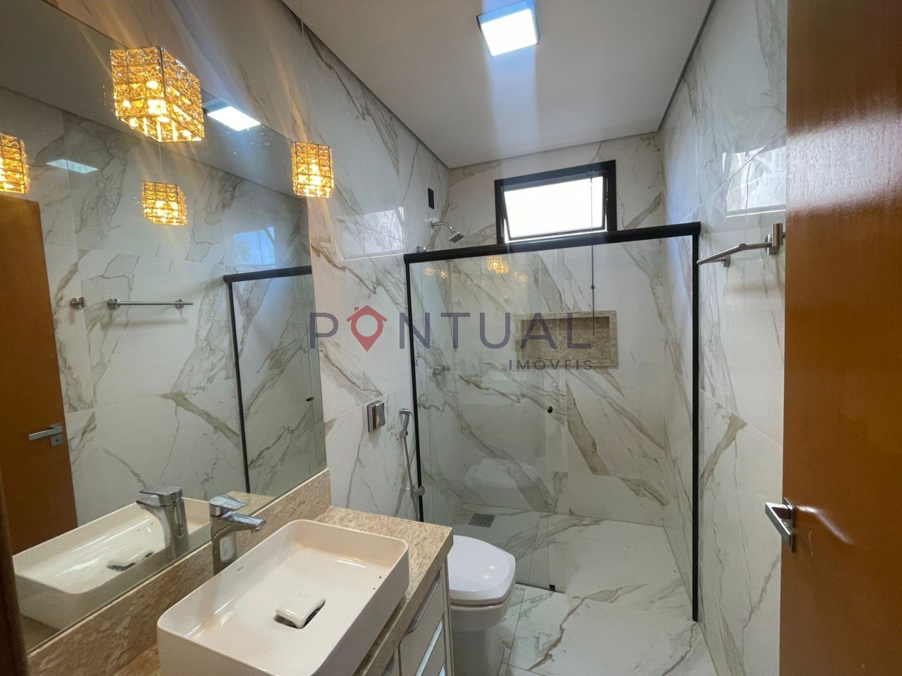 Casa de Luxo para Locação no Village Damha em Marília-SP: 3 Suítes, Amplo Espaço, Área de Lazer Completa!