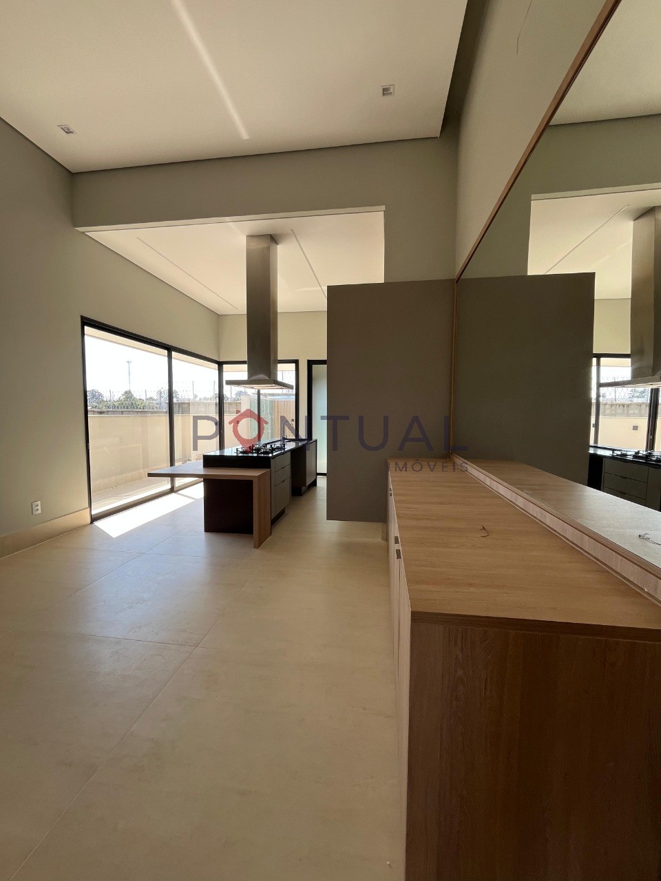 Casa em condomínio de luxo com 3 suítes no jardim tropical, 