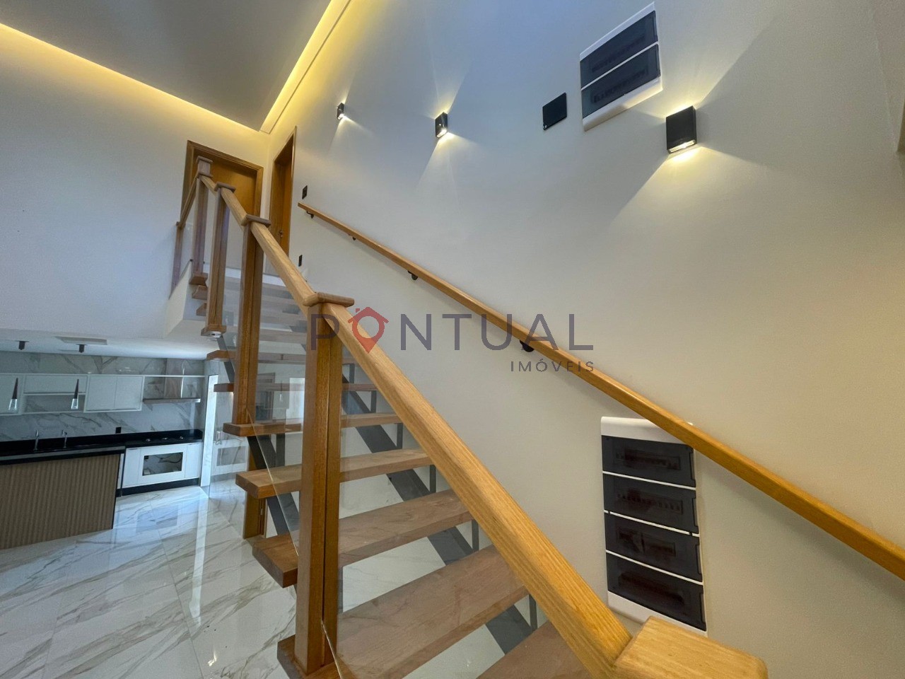 Casa de Luxo para Locação no Village Damha em Marília-SP: 3 Suítes, Amplo Espaço, Área de Lazer Completa!