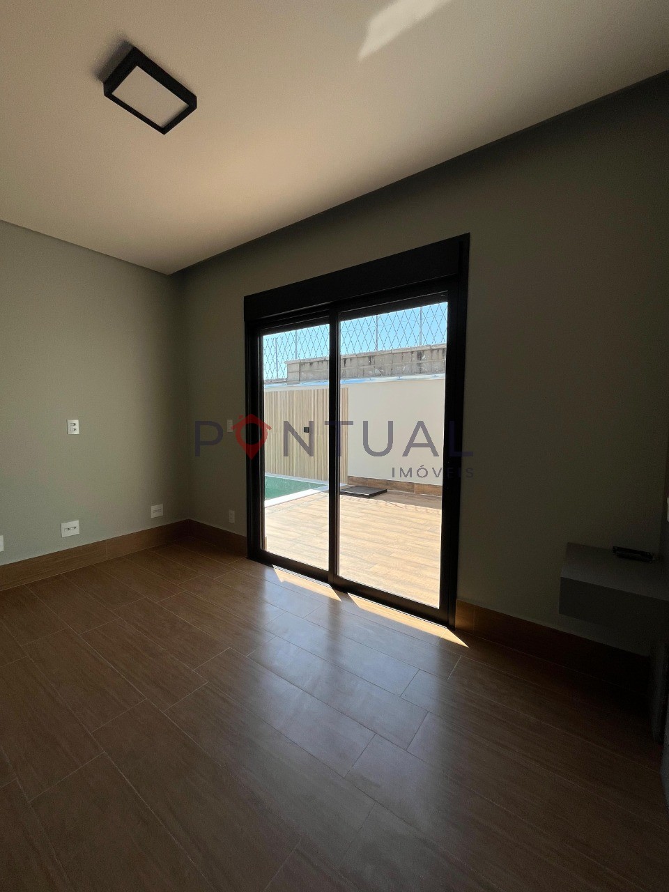 Casa em Condomínio de Luxo com 3 Suítes no Jardim Tropical, Marília-SP!