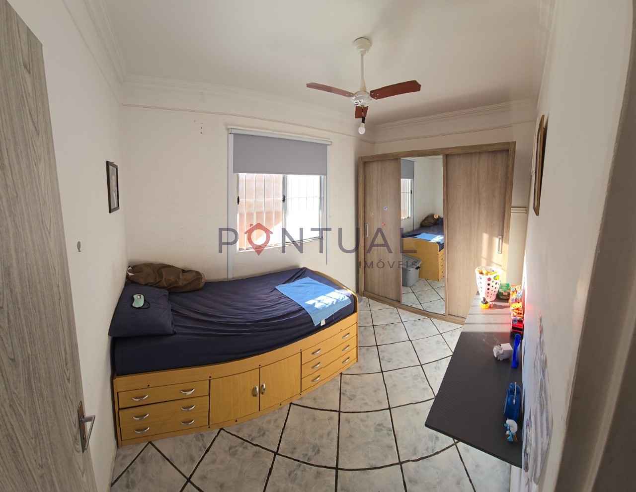 Maravilhosa casa à venda: 3 quartos, 1 suíte, sala ampla, 2 