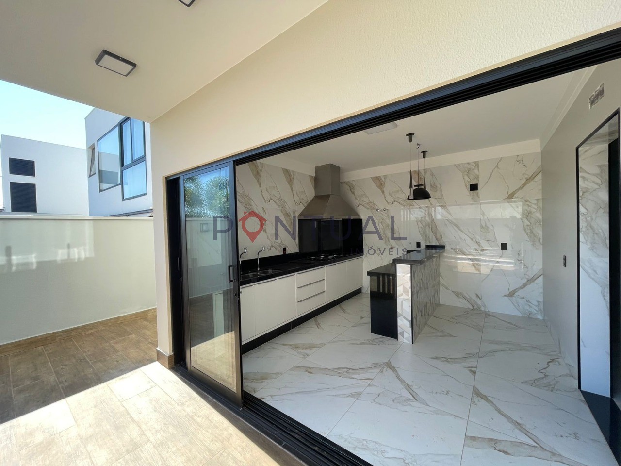 Casa de Luxo para Locação no Village Damha em Marília-SP: 3 Suítes, Amplo Espaço, Área de Lazer Completa!