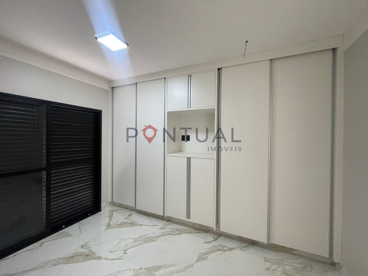 Casa de Luxo para Locação no Village Damha em Marília-SP: 3 Suítes, Amplo Espaço, Área de Lazer Completa!