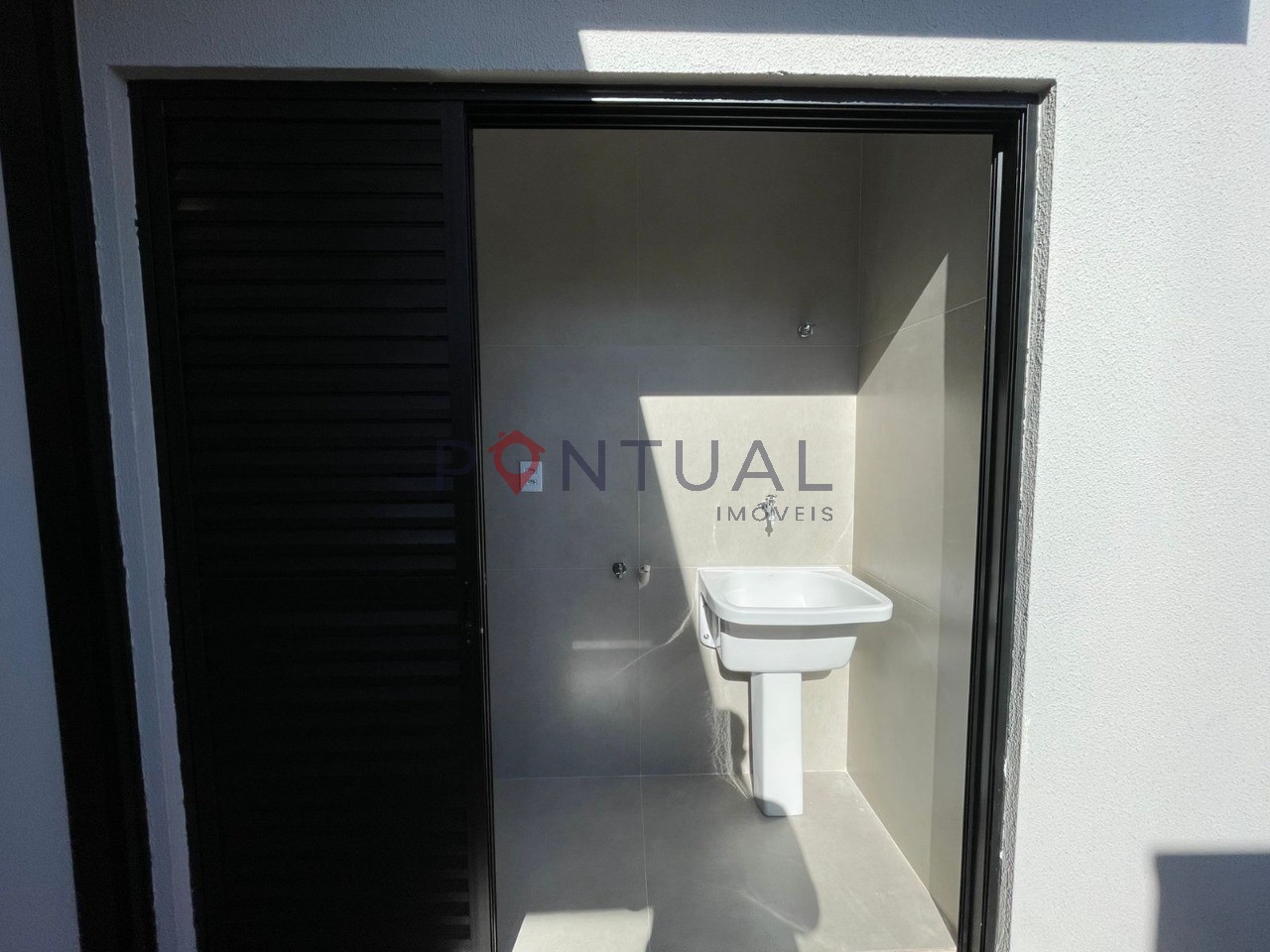 Viva em Luxo e Conforto: - Condomínio Fechado!